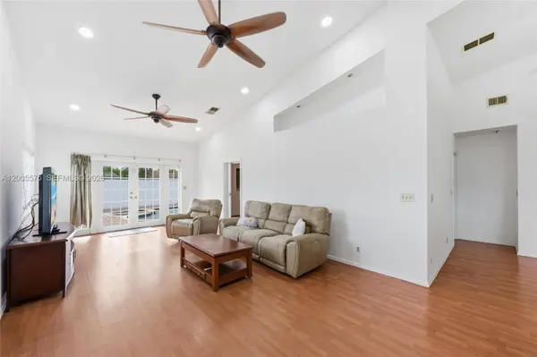 4361 NE 13th Ter, Oakland Park, FL 33334