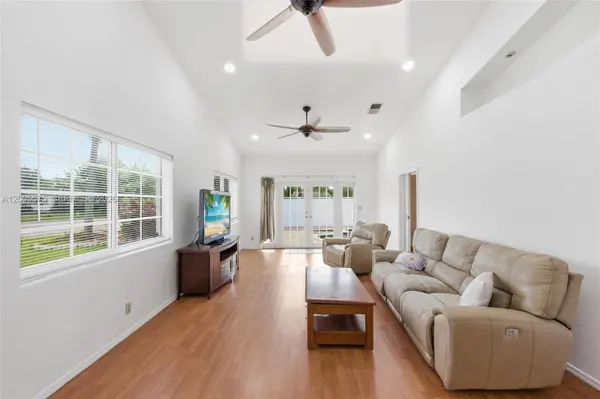 4361 NE 13th Ter, Oakland Park, FL 33334