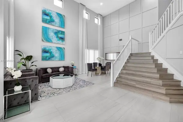 10566 N Lago Vista Cir, Parkland, FL 33076
