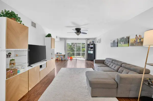 566 N University Dr, Plantation, FL 33324