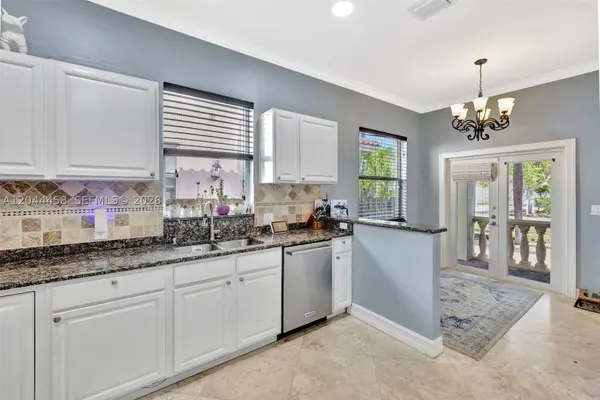853 SW 11th Ct, Fort Lauderdale, FL 33315