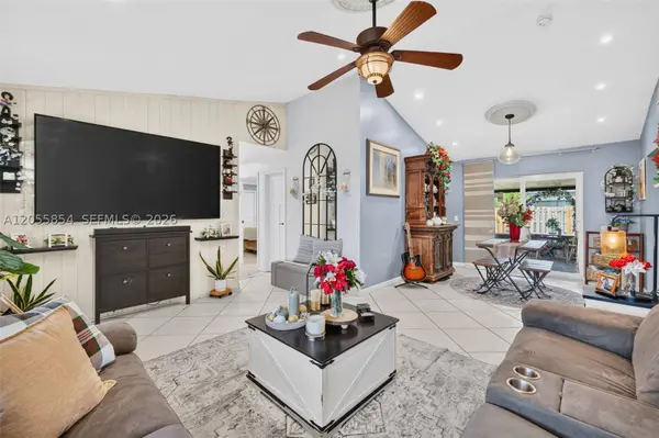 11371 NW 37th Pl, Sunrise, FL 33323