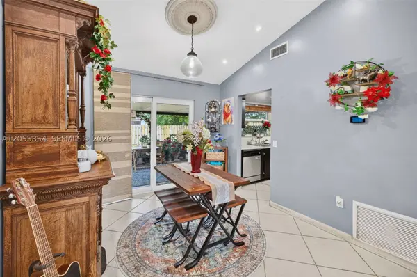 11371 NW 37th Pl, Sunrise, FL 33323