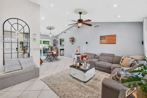 11371 NW 37th Pl, Sunrise, FL 33323