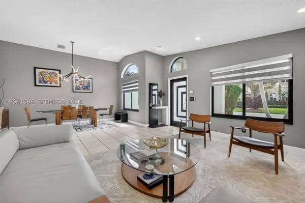 1603 E Harmony Lake Cir, Davie, FL 33324