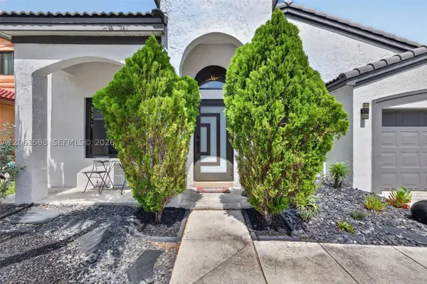 1603 E Harmony Lake Cir, Davie, FL 33324