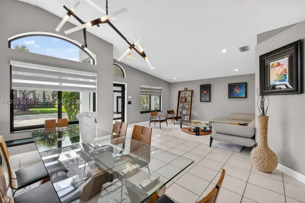 1603 E Harmony Lake Cir, Davie, FL 33324