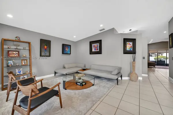 1603 E Harmony Lake Cir, Davie, FL 33324