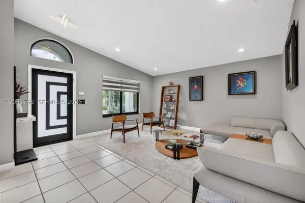 1603 E Harmony Lake Cir, Davie, FL 33324