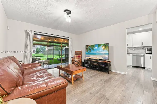 10720 NW 11th St, Pembroke Pines, FL 33026