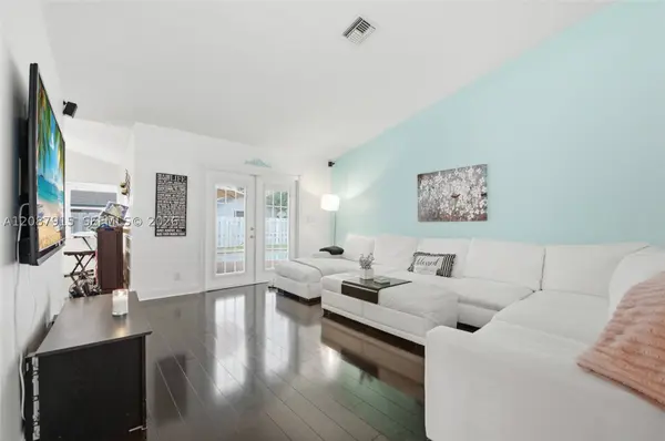 5346 NW 99th Way, Coral Springs, FL 33076