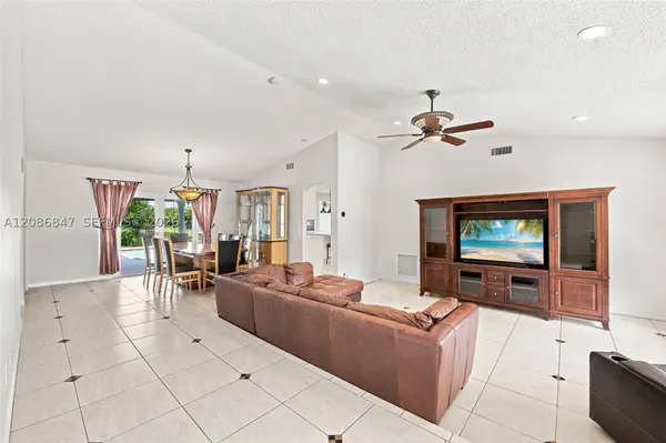 511 NW 104th Ave, Plantation, FL 33324