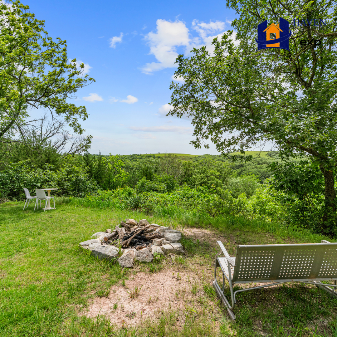 lakehouse for sale  tuttle creek