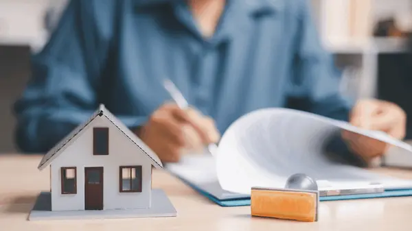 What Are Closing Costs and How Much Are They?,Kyle Powers