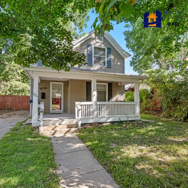 Turnkey Short-Term Rental or Primary Residence in Manhattan, KS: Discover 1224 Pierre St
