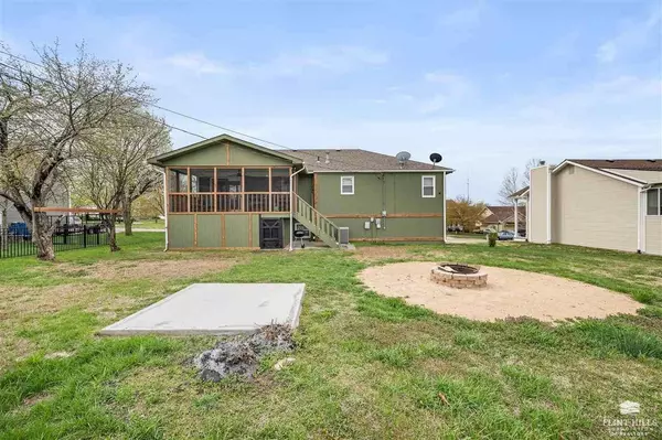 1912 Apache DR, Junction City, KS 66441