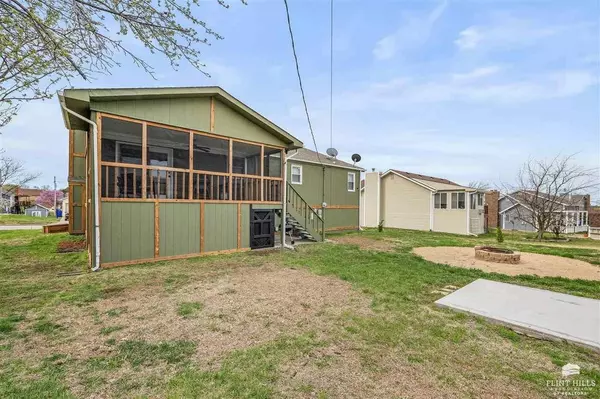 1912 Apache DR, Junction City, KS 66441