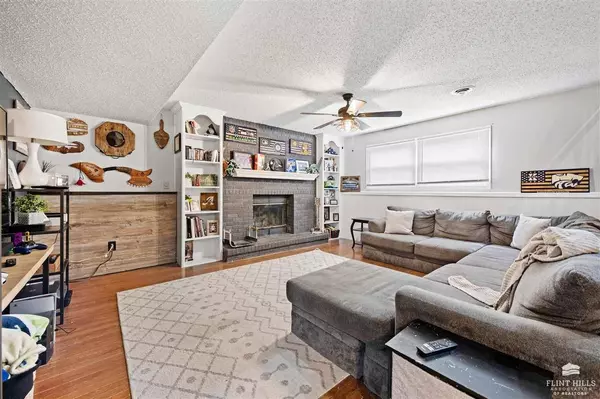 1912 Apache DR, Junction City, KS 66441