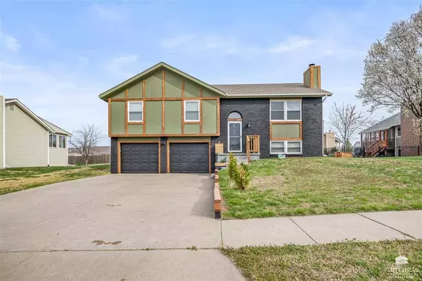 1912 Apache DR, Junction City, KS 66441