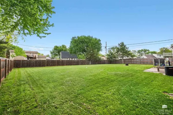 3306 Valleydale DR, Manhattan, KS 66502