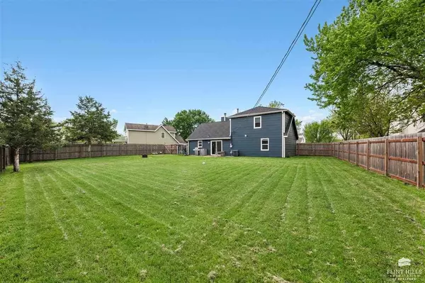 3306 Valleydale DR, Manhattan, KS 66502