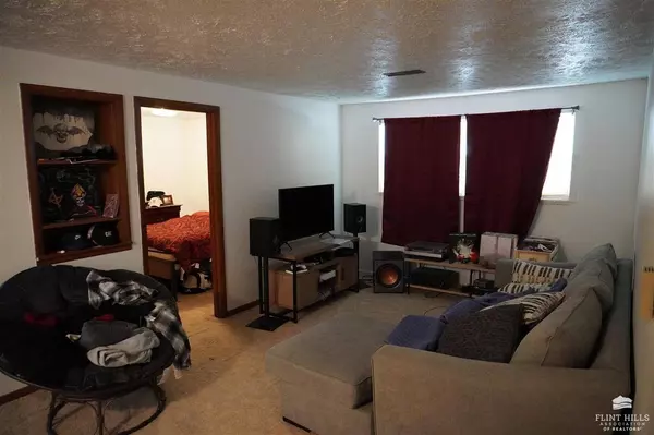 1210 Vattier ST, Manhattan, KS 66502