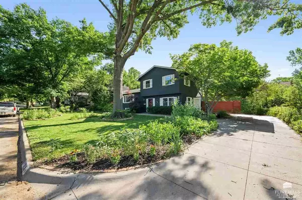 1828 Virginia DR, Manhattan, KS 66502