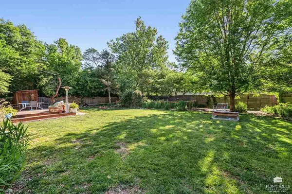 1828 Virginia DR, Manhattan, KS 66502