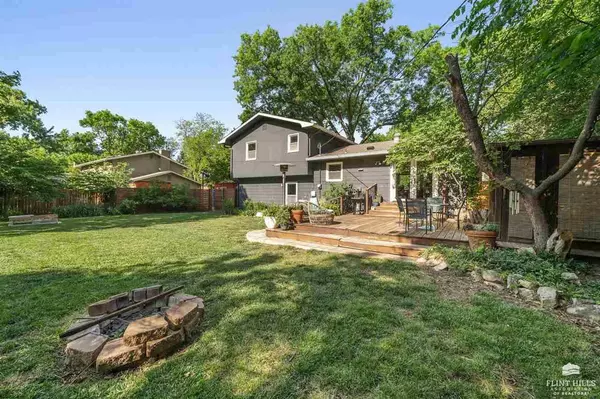 1828 Virginia DR, Manhattan, KS 66502