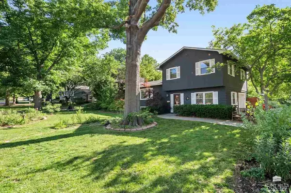 1828 Virginia DR, Manhattan, KS 66502