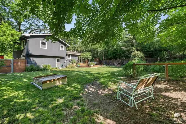 1828 Virginia DR, Manhattan, KS 66502