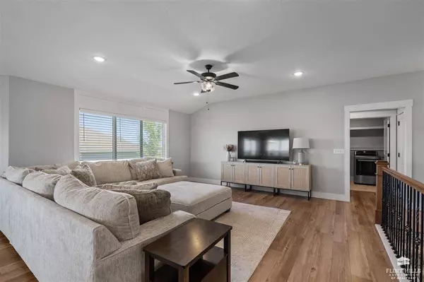 9724 Lavender LN, Manhattan, KS 66502