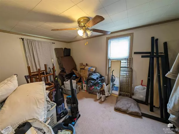 705 Allen RD, Manhattan, KS 66502