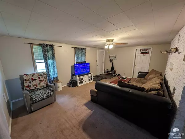 705 Allen RD, Manhattan, KS 66502