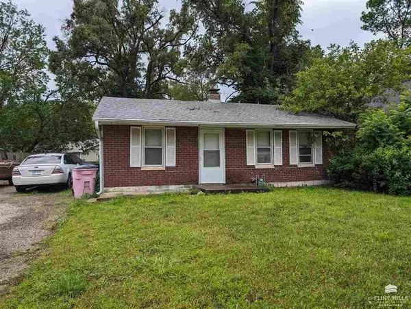 705 Allen RD, Manhattan, KS 66502