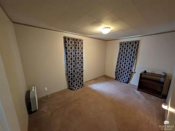 705 Allen RD, Manhattan, KS 66502