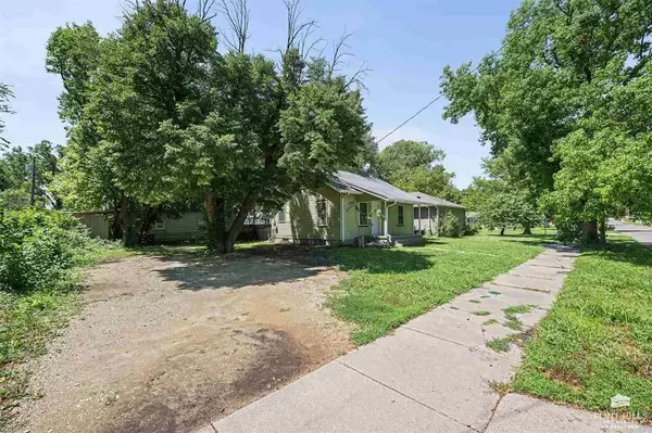 609 Allen, Manhattan, KS 66502