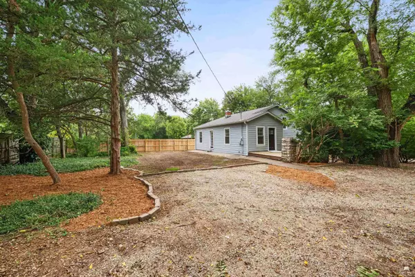 2317 Kanza PL, Manhattan, KS 66502