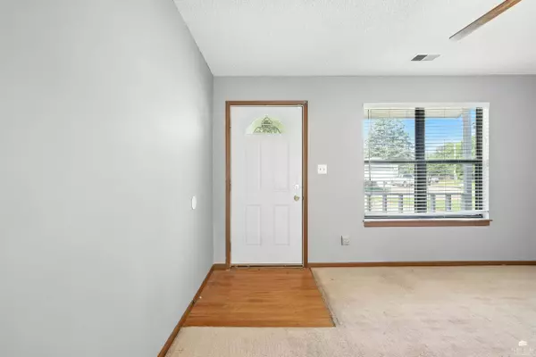 805 Brookwood CIR, Manhattan, KS 66502