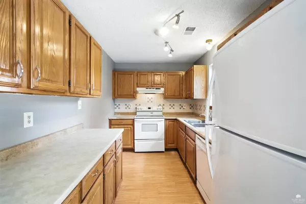 805 Brookwood CIR, Manhattan, KS 66502