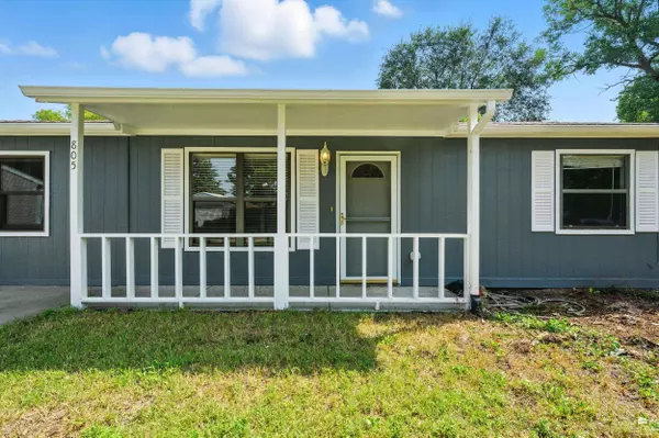 805 Brookwood CIR, Manhattan, KS 66502