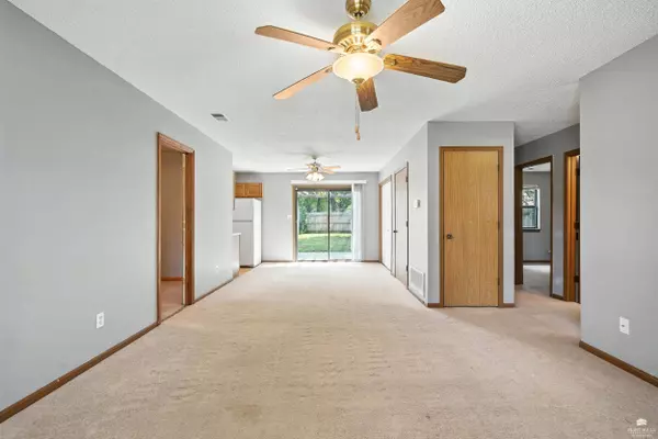 805 Brookwood CIR, Manhattan, KS 66502