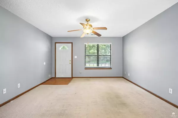 805 Brookwood CIR, Manhattan, KS 66502