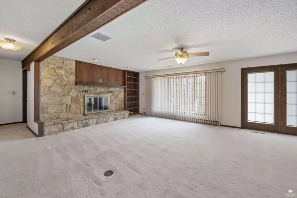 3505 Amy LN, Manhattan, KS 66502