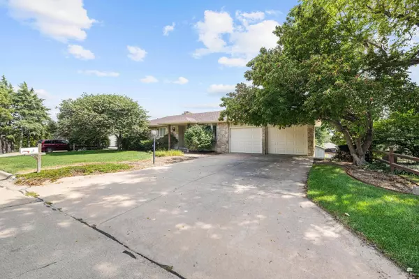 3505 Amy LN, Manhattan, KS 66502