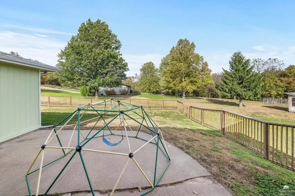 5220 Terra Heights DR, Manhattan, KS 66502