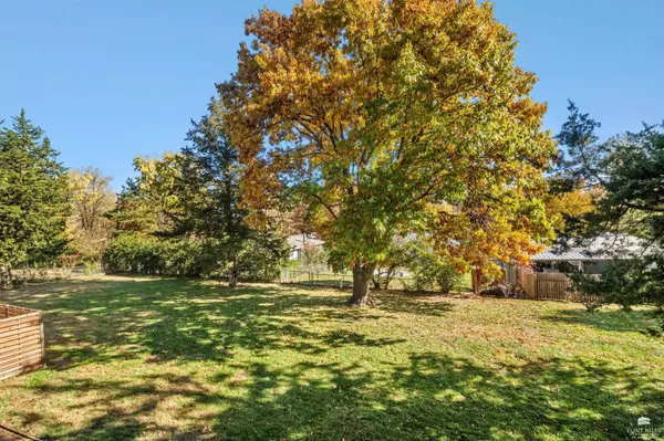 1522 Givens RD, Manhattan, KS 66502