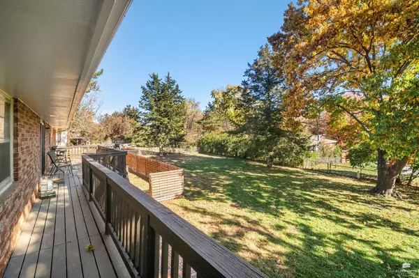 1522 Givens RD, Manhattan, KS 66502