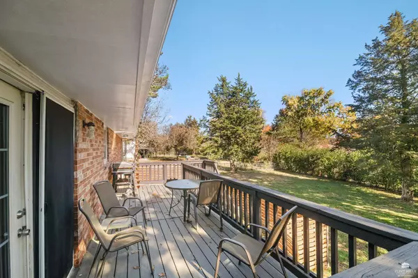 1522 Givens RD, Manhattan, KS 66502