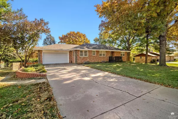 1522 Givens RD, Manhattan, KS 66502